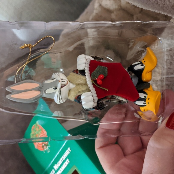 Bugs Bunny Ornament RARE 1998 Wearing Nighahirt Warner Bros Vintage Looney Tunes - Picture 3 of 8
